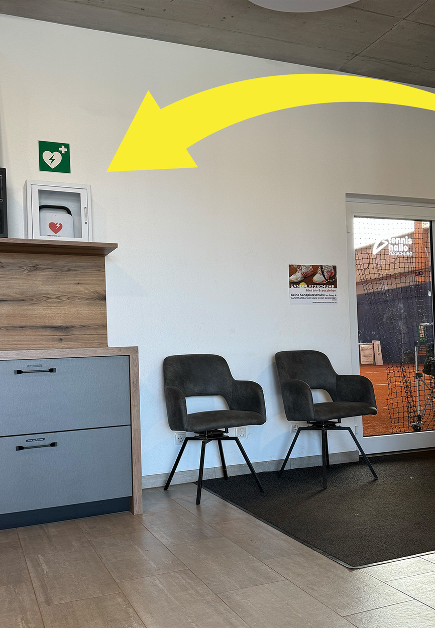 Defibrillator in der Tennishalle Perschling